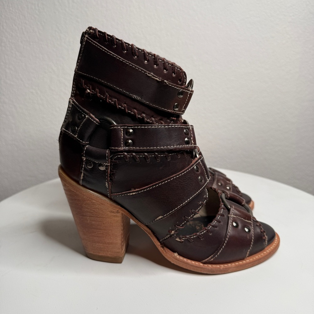 Freebird by Steven Rapture Brown Leather Studded Ring Heeled Sandals Size 9 - Picture 4 of 9